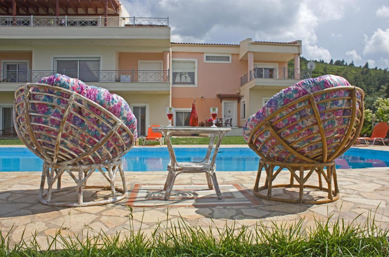 Brina'S Luxury Apartments Agioi Apostoloi (Attica) Exterior foto